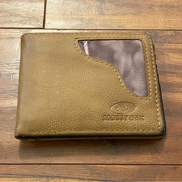 Mossy Oak Bifold Wallet With Camo Inaly - Picture 1 of 7